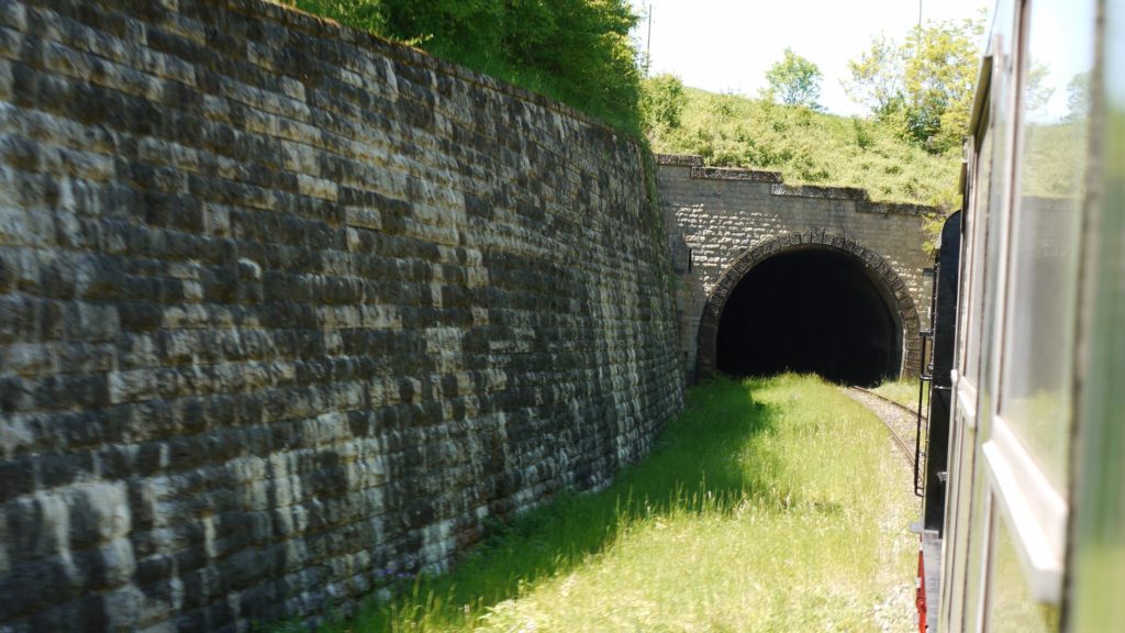 Tunnel dans un paysage